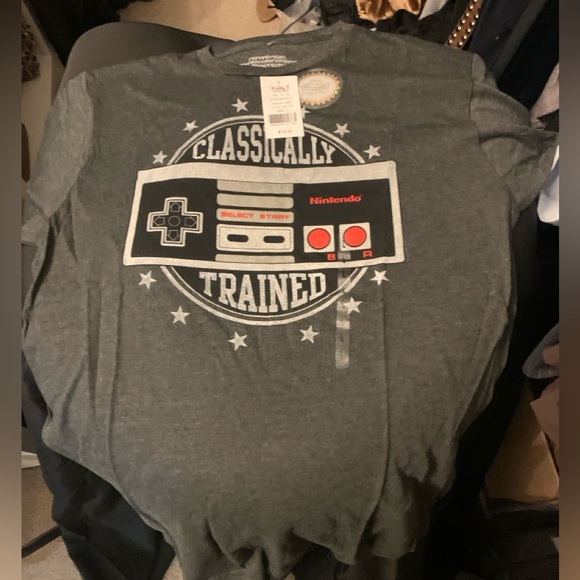 Men’s short sleeve gamer Tshirt in Large and gray in color. NWT - Picture 1 of 2